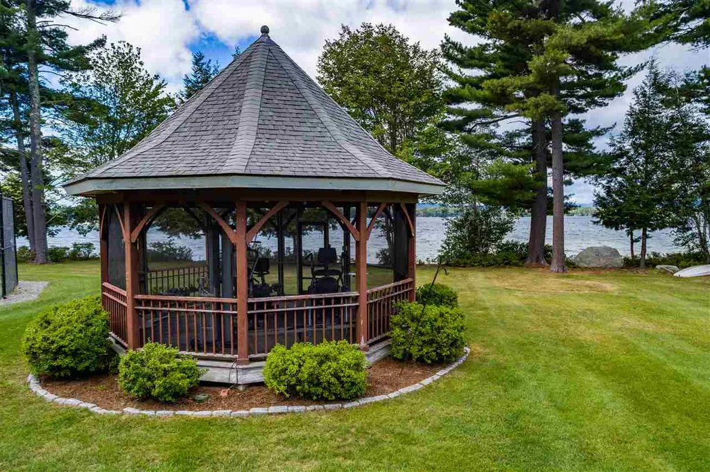 58 Bos'n Way Moultonborough NH 03254