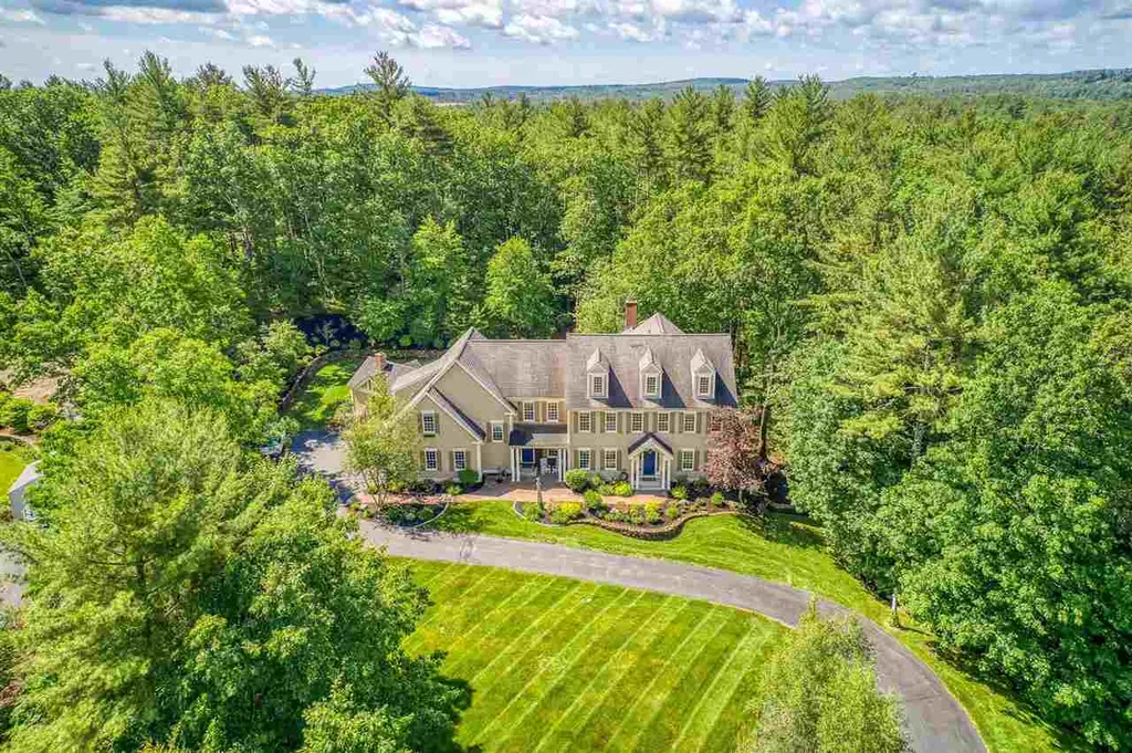 102 Colonel Daniels Drive Bedford NH 03110