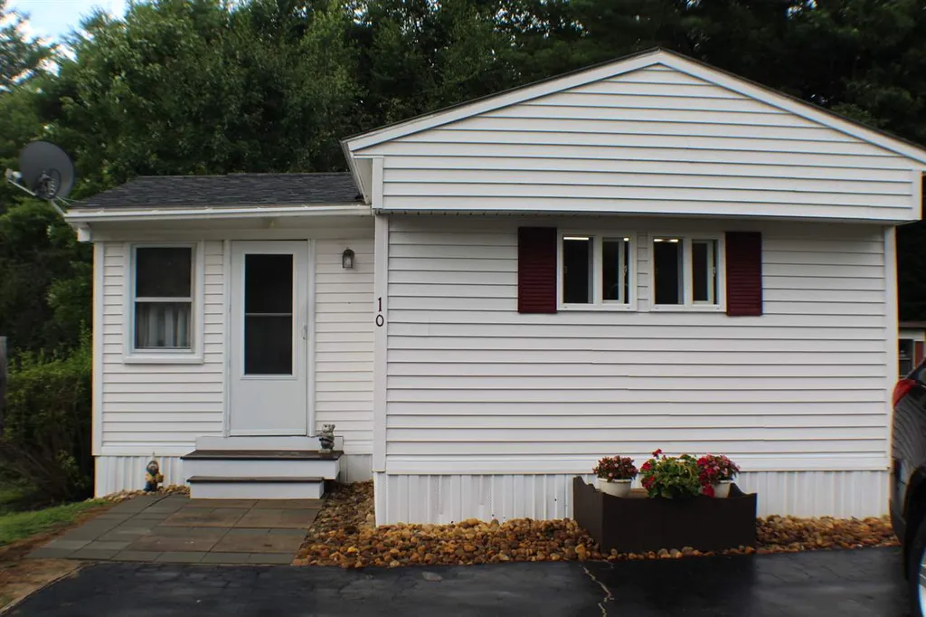 10 Brook Circle Loudon NH 03307