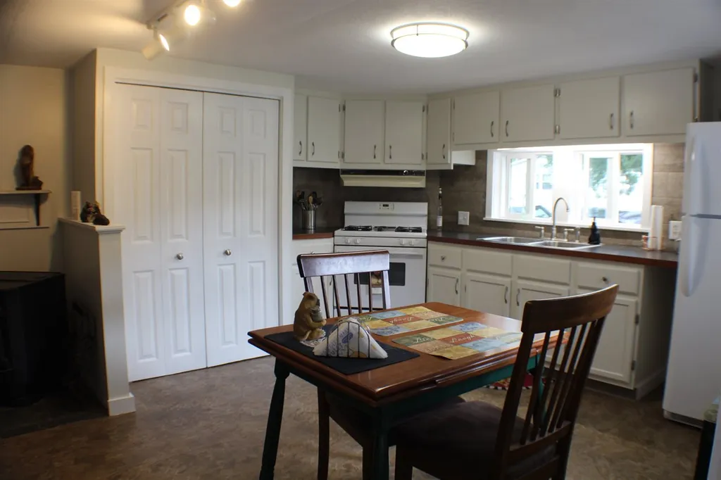 10 Brook Circle Loudon NH 03307