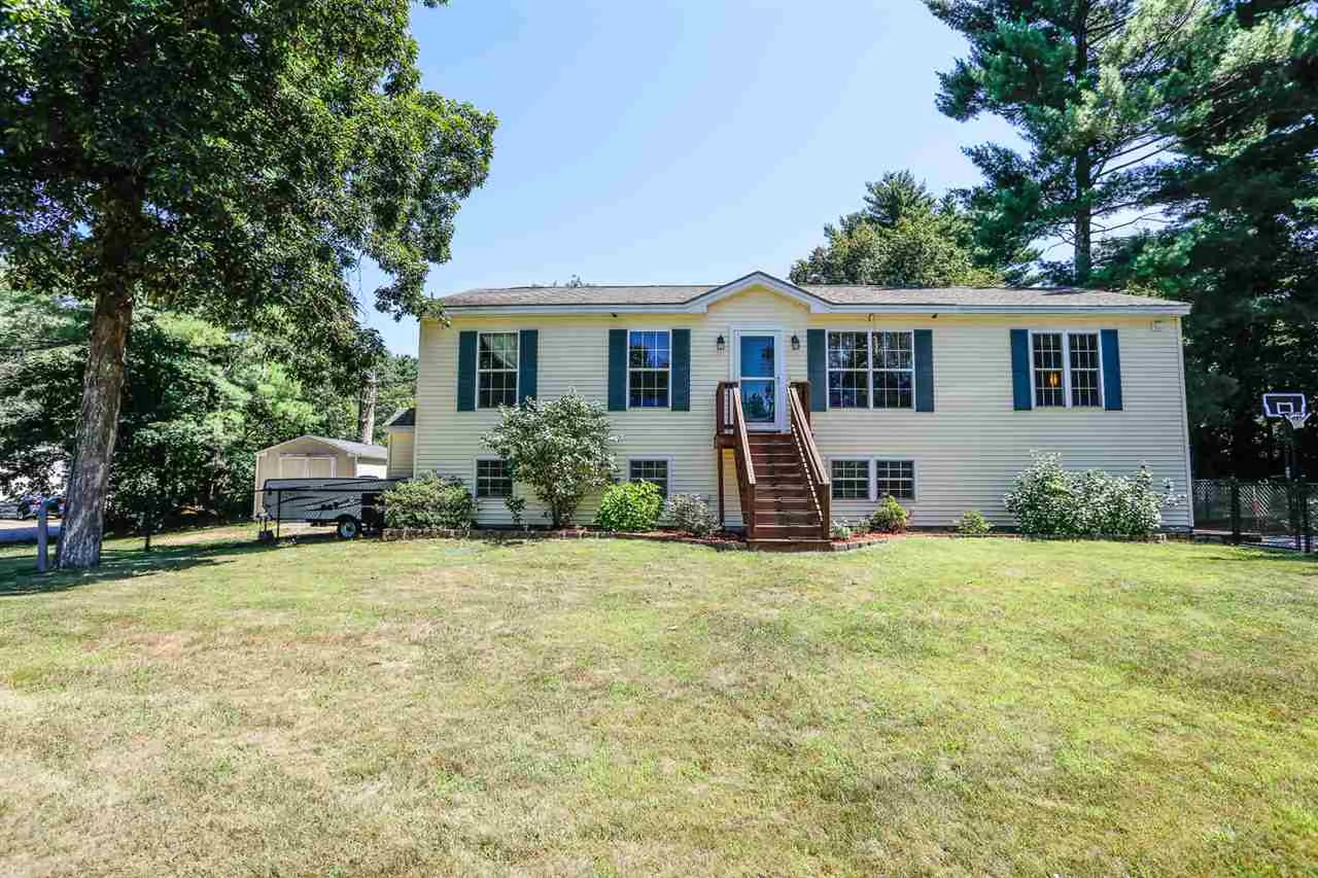 13 Mary Avenue Raymond NH 03077