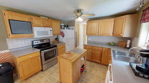 11 Jefferson Drive Hillsborough NH 03244