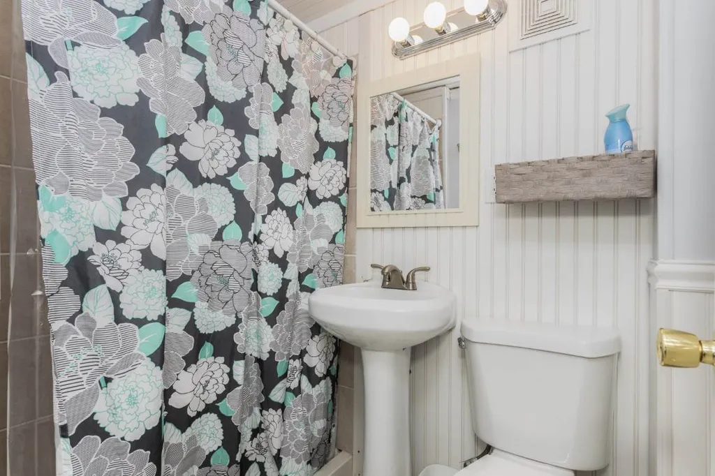 17 Nudd Avenue Hampton NH 03842
