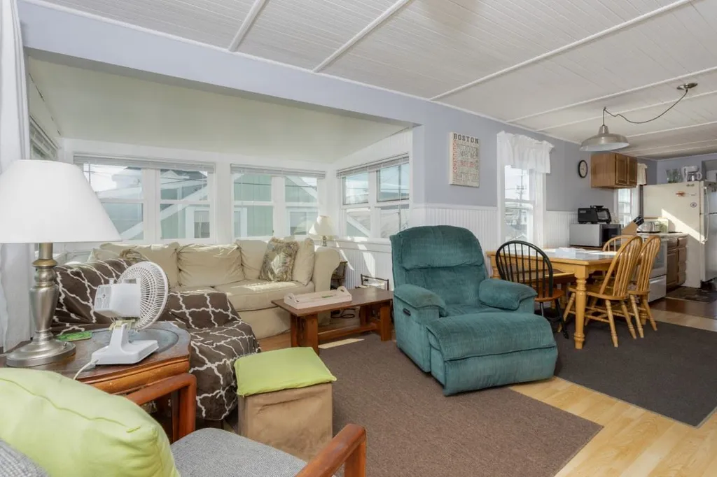 17 Nudd Avenue Hampton NH 03842