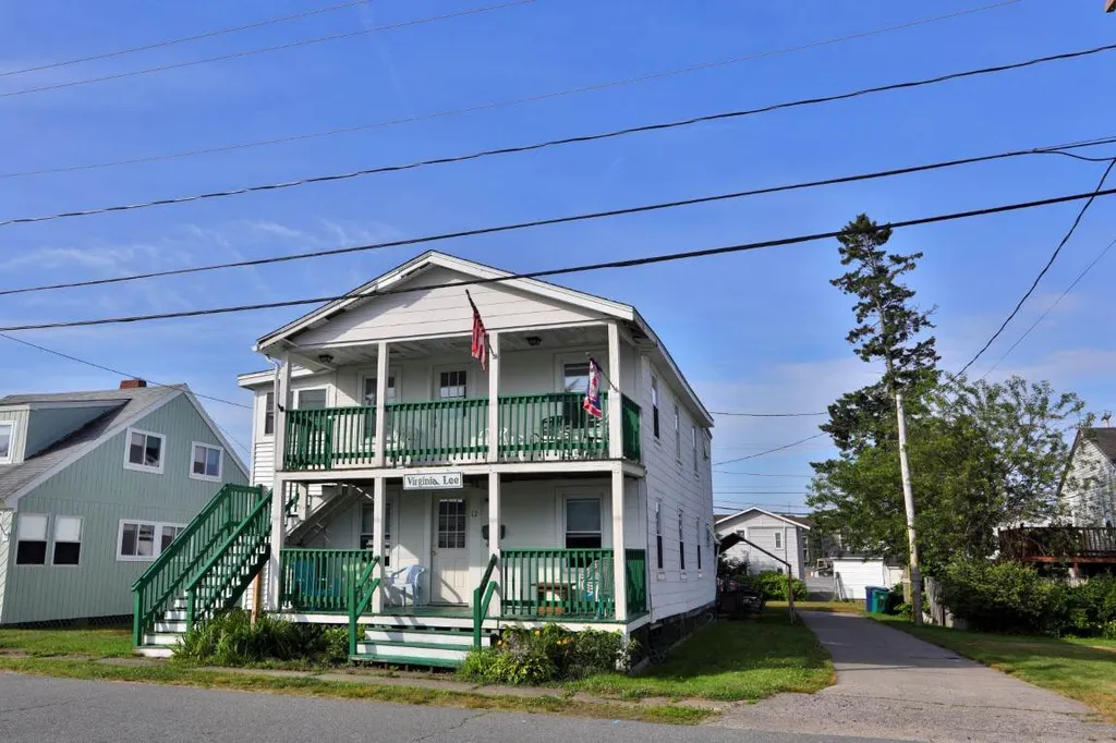 17 Nudd Avenue Hampton NH 03842