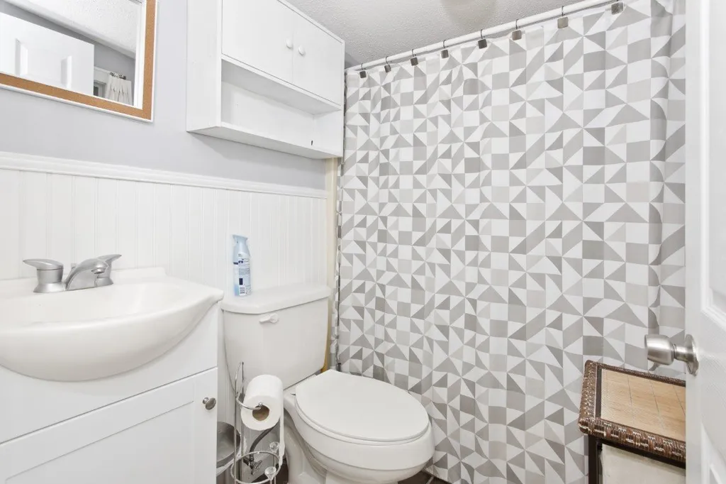 17 Nudd Avenue Hampton NH 03842