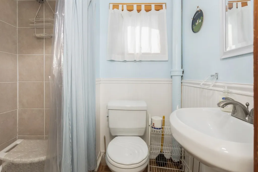 17 Nudd Avenue Hampton NH 03842