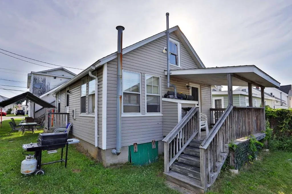 17 Nudd Avenue Hampton NH 03842