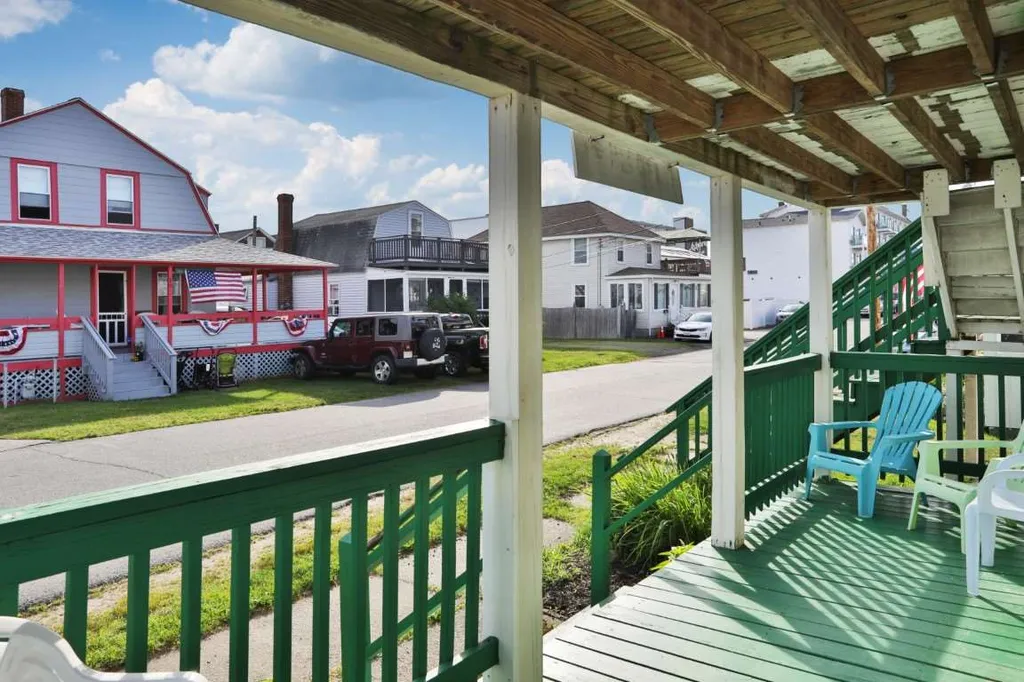 17 Nudd Avenue Hampton NH 03842