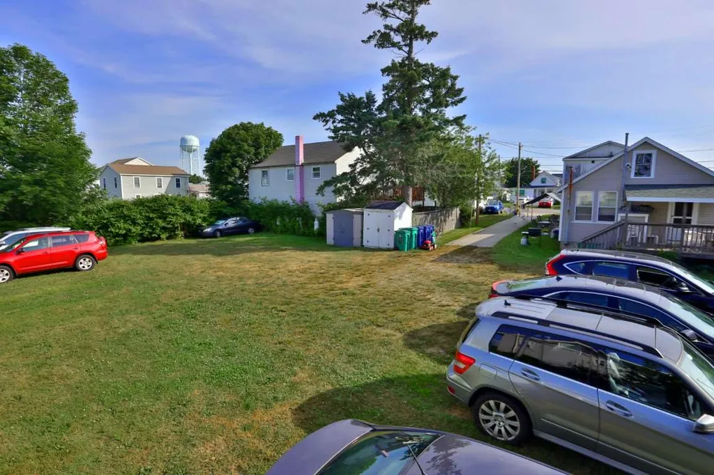 17 Nudd Avenue Hampton NH 03842