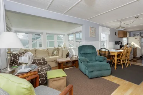 17 Nudd Avenue Hampton NH 03842