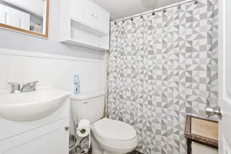 17 Nudd Avenue Hampton NH 03842