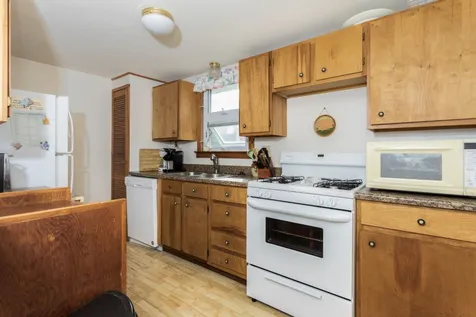17 Nudd Avenue Hampton NH 03842