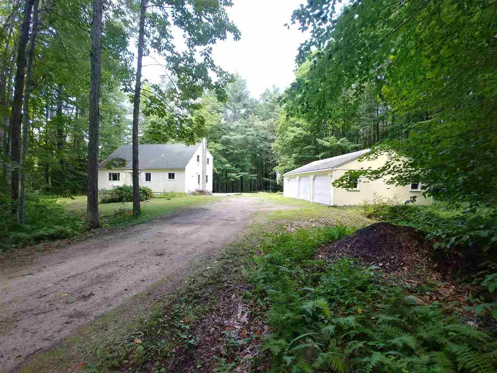 94 Sanborn Road East Kingston NH 03827-2011