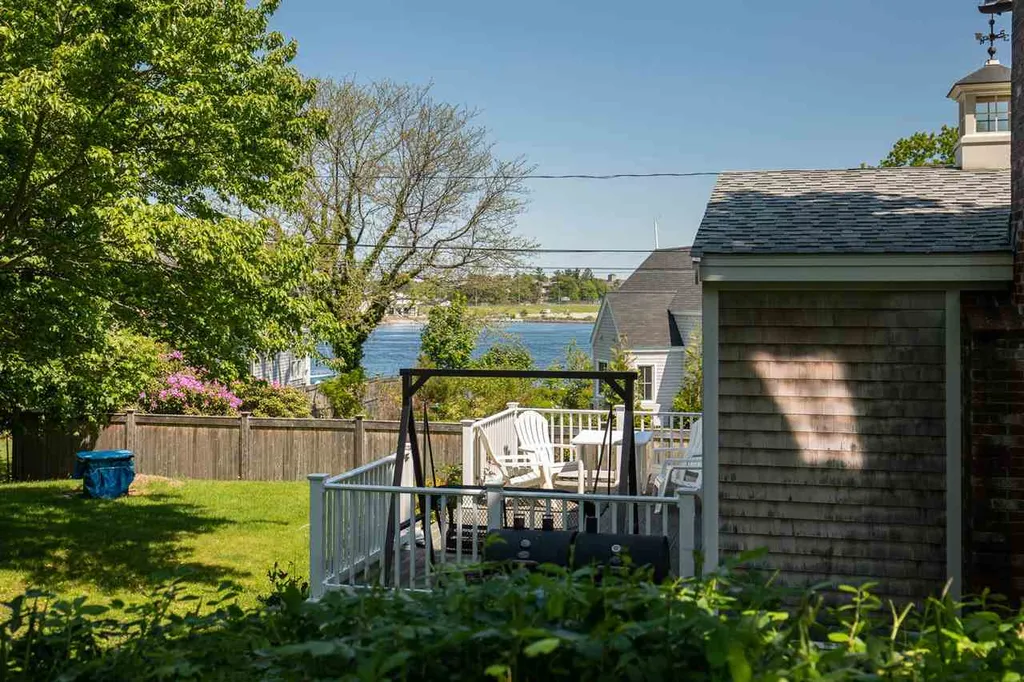 33 Riverview Road New Castle NH 03854