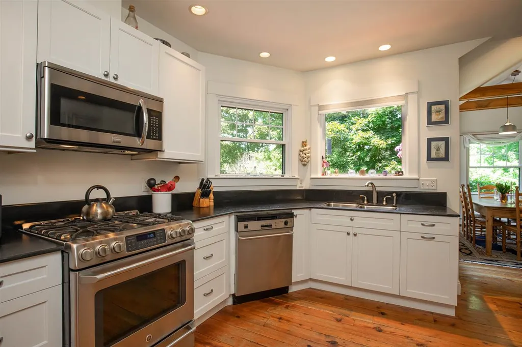 33 Riverview Road New Castle NH 03854