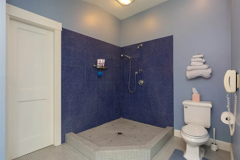33 Riverview Road New Castle NH 03854