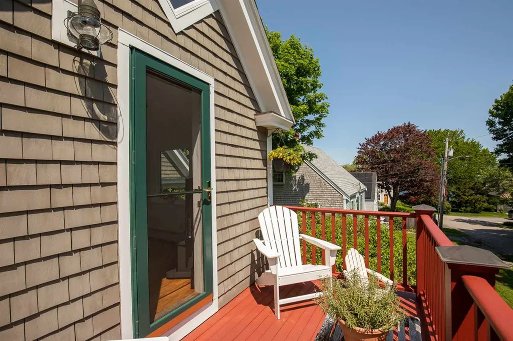 33 Riverview Road New Castle NH 03854