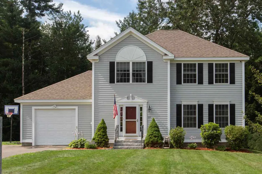 13 Pond Road Raymond NH 03077