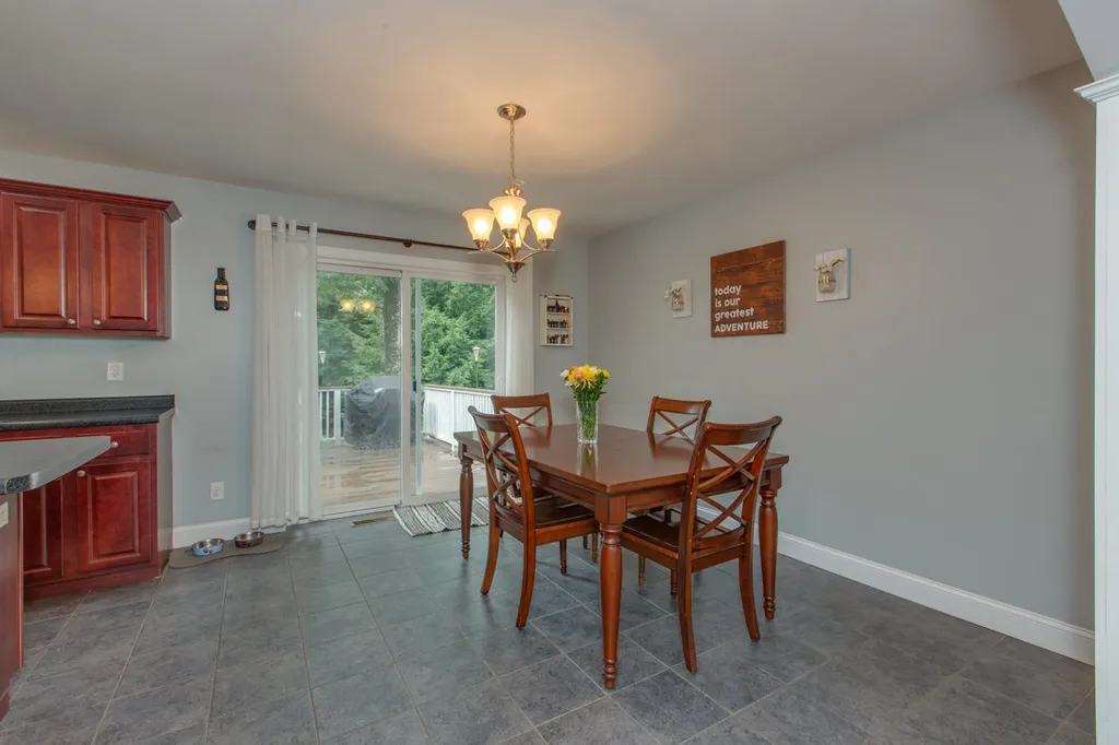 13 Pond Road Raymond NH 03077