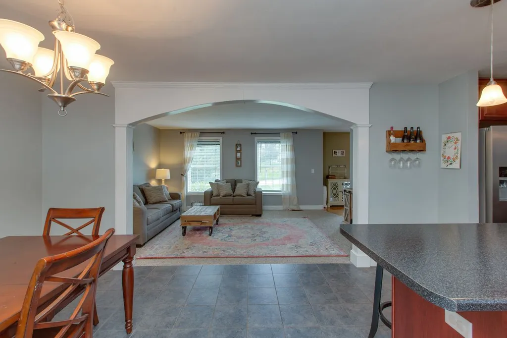 13 Pond Road Raymond NH 03077