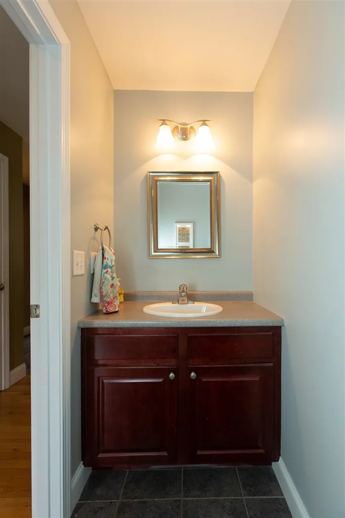 13 Pond Road Raymond NH 03077