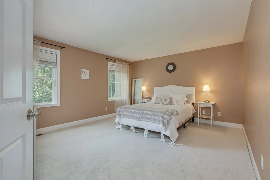 13 Pond Road Raymond NH 03077