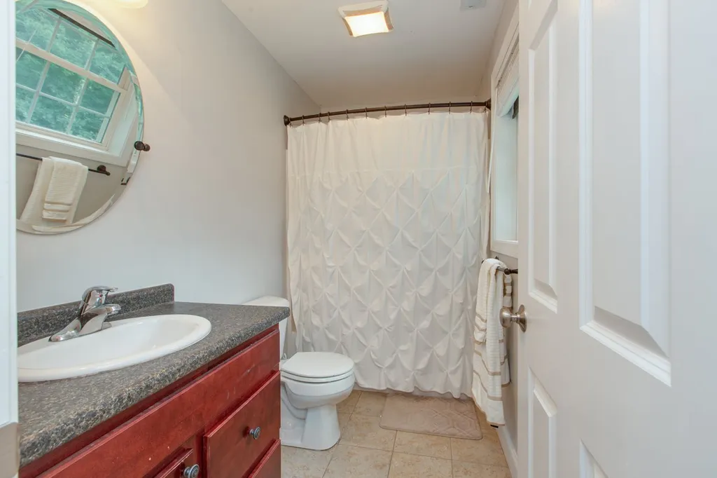 13 Pond Road Raymond NH 03077