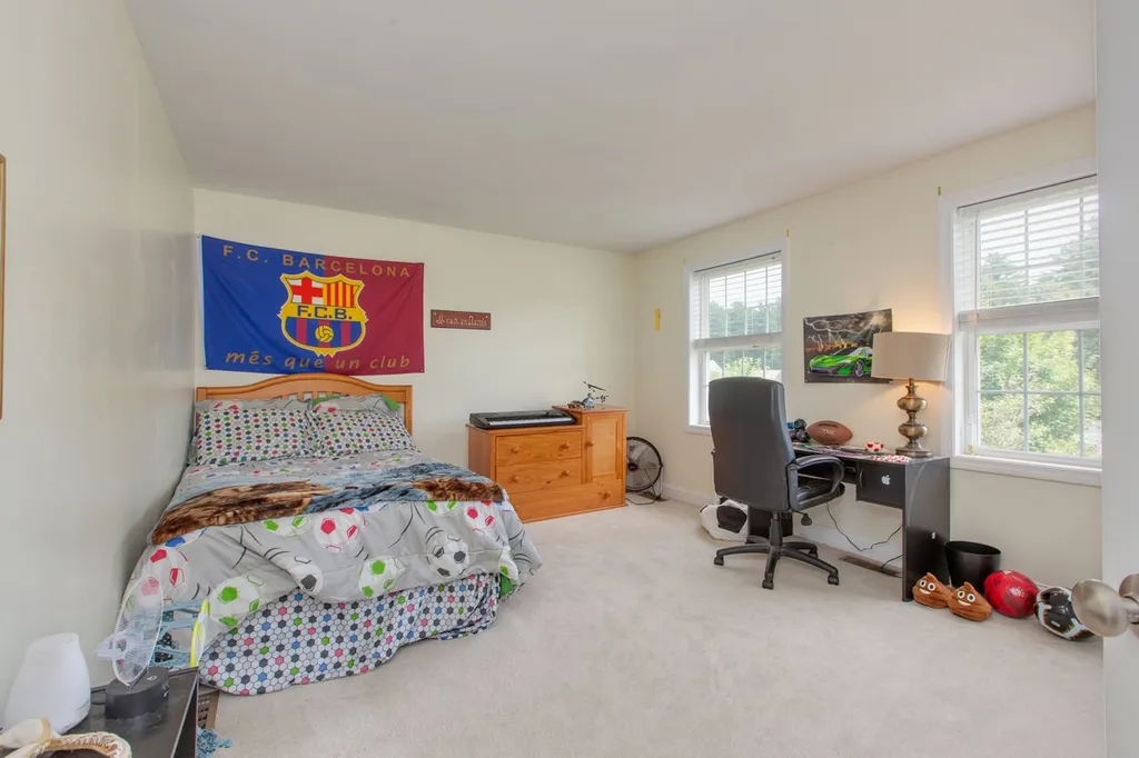 13 Pond Road Raymond NH 03077