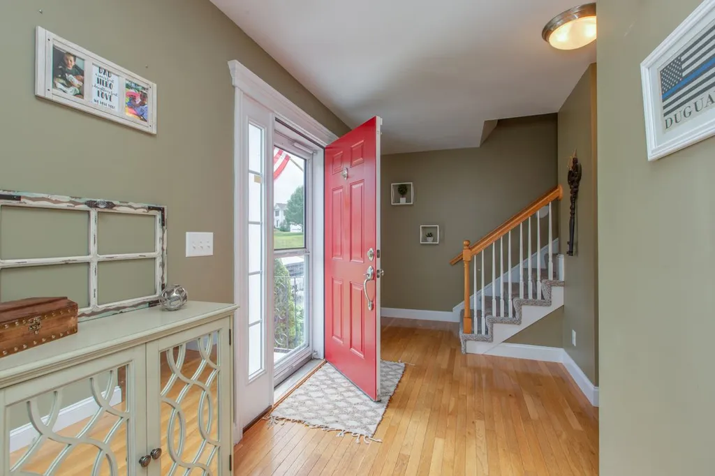 13 Pond Road Raymond NH 03077