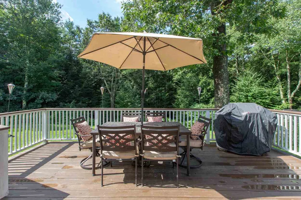 13 Pond Road Raymond NH 03077