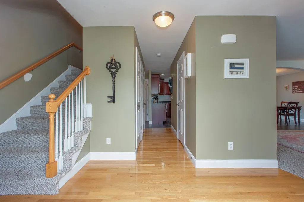 13 Pond Road Raymond NH 03077