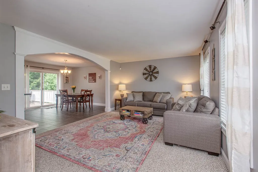 13 Pond Road Raymond NH 03077