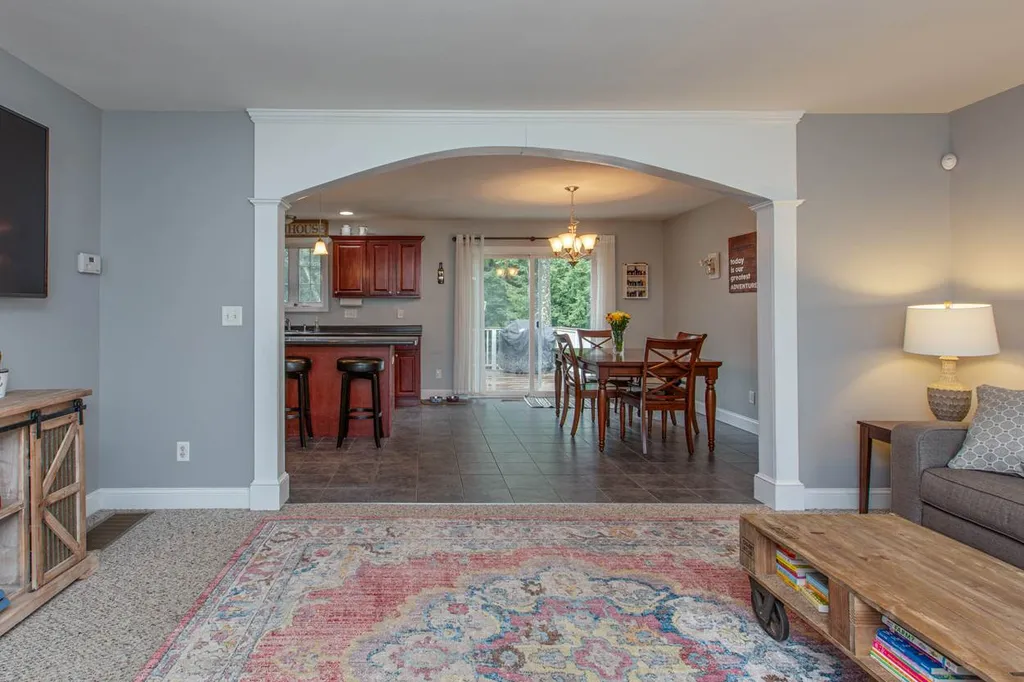 13 Pond Road Raymond NH 03077