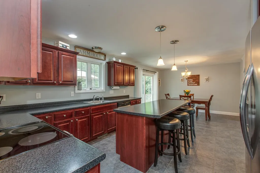 13 Pond Road Raymond NH 03077