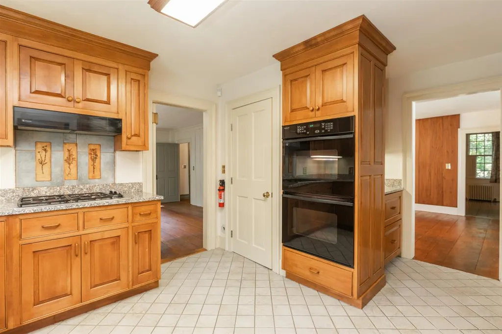 32 Hampton Road Exeter NH 03833