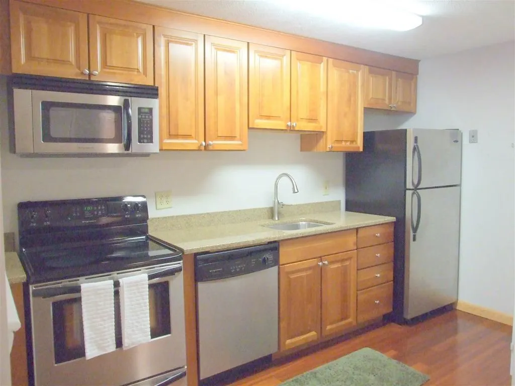 33 Andrew Street Manchester NH 03104-2413