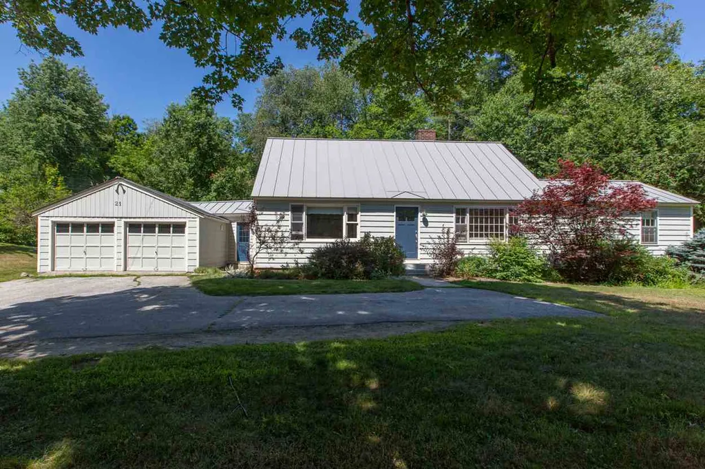 21 Goose Hole Road New London NH 03257