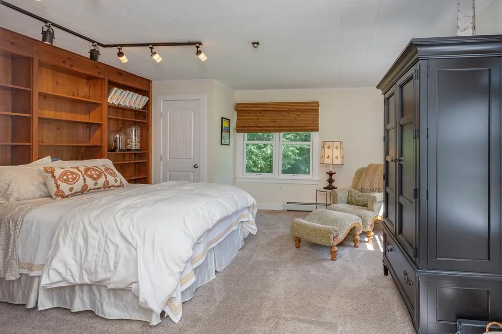 21 Goose Hole Road New London NH 03257