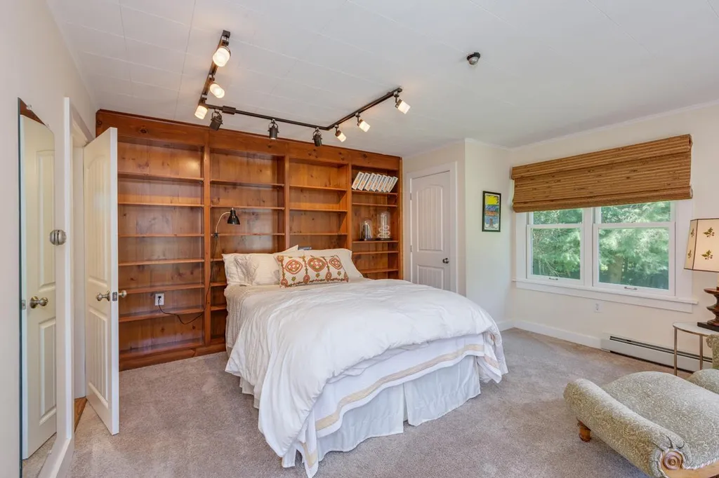 21 Goose Hole Road New London NH 03257