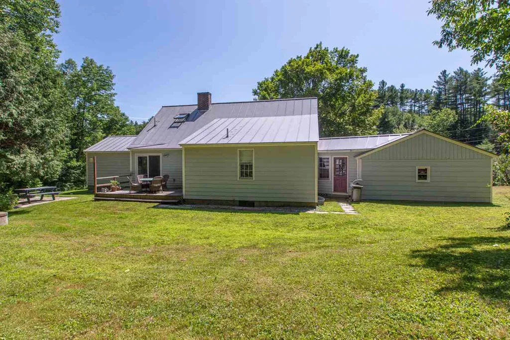 21 Goose Hole Road New London NH 03257
