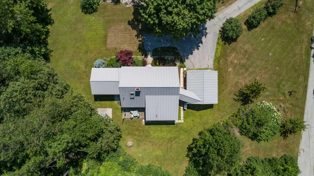 21 Goose Hole Road New London NH 03257