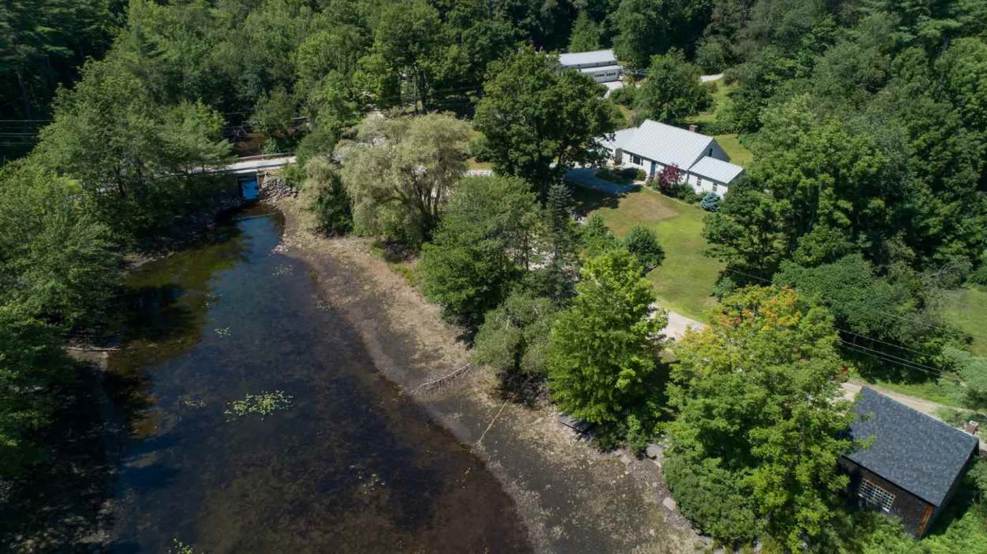 21 Goose Hole Road New London NH 03257