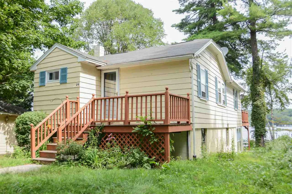 29 South Shore Drive Pelham NH 03076