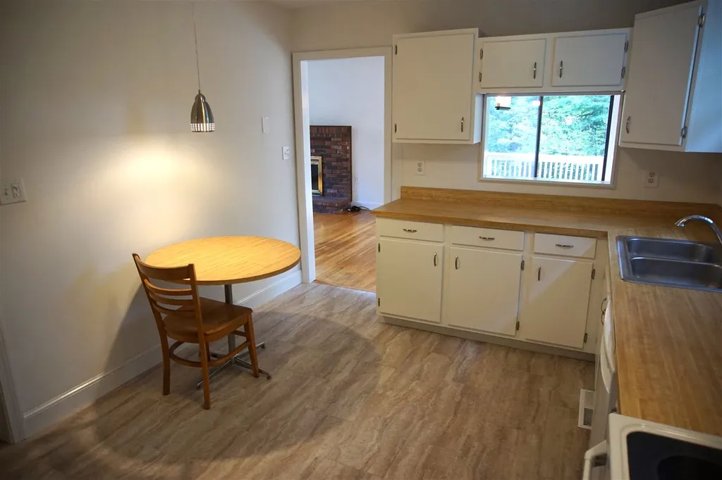 12 Westwood Drive Londonderry NH 03053