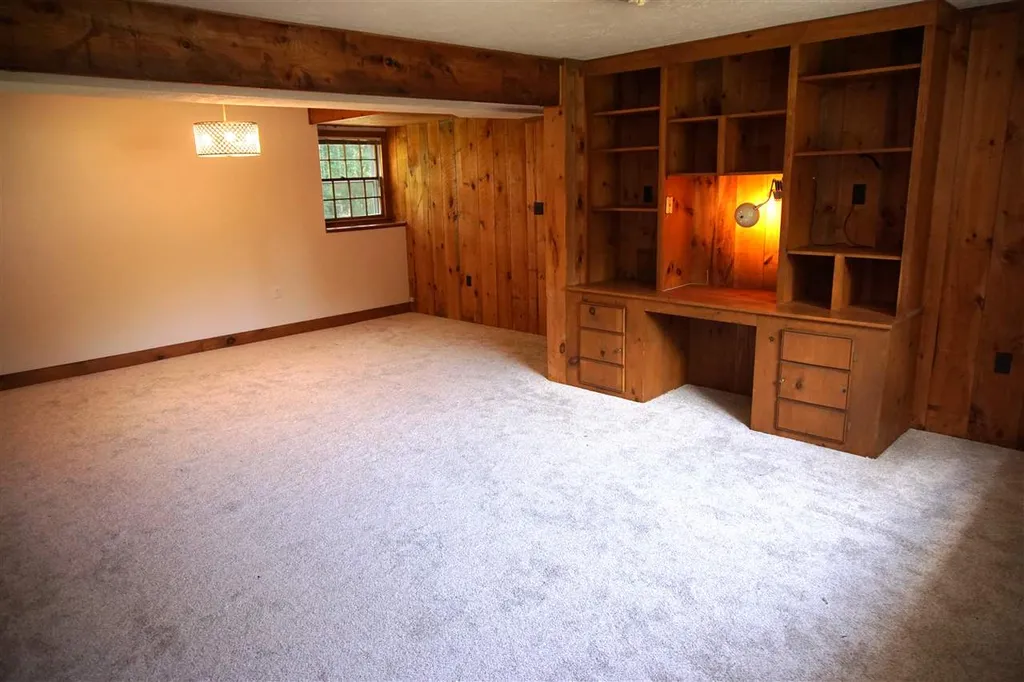 12 Westwood Drive Londonderry NH 03053