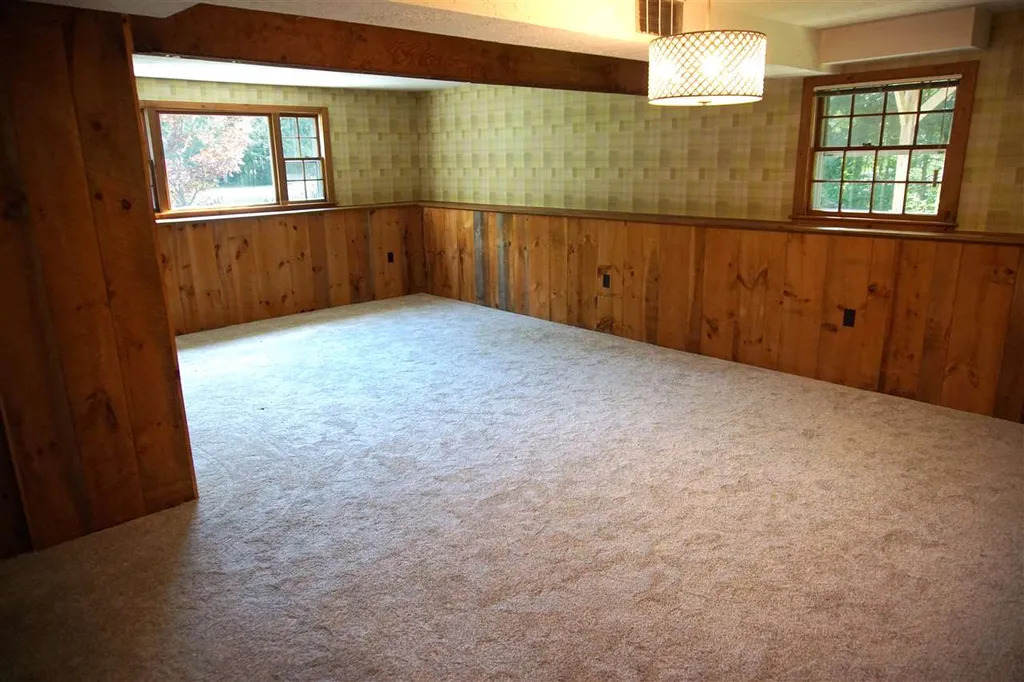 12 Westwood Drive Londonderry NH 03053