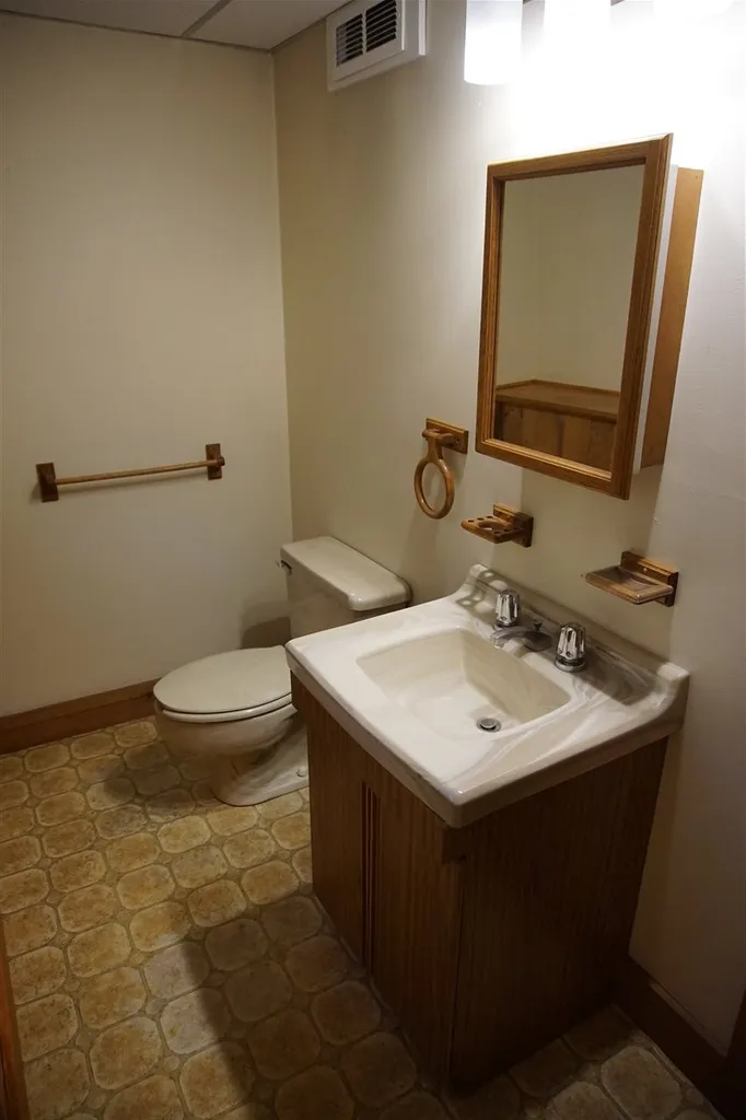 12 Westwood Drive Londonderry NH 03053