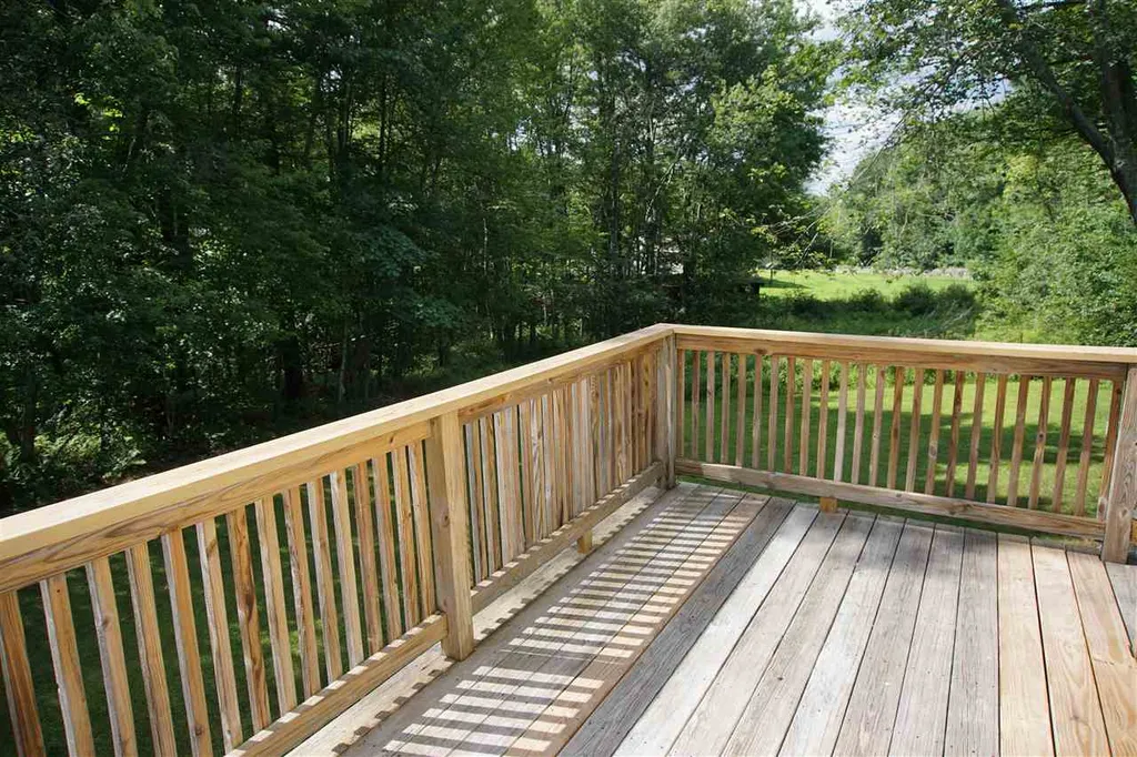 12 Westwood Drive Londonderry NH 03053