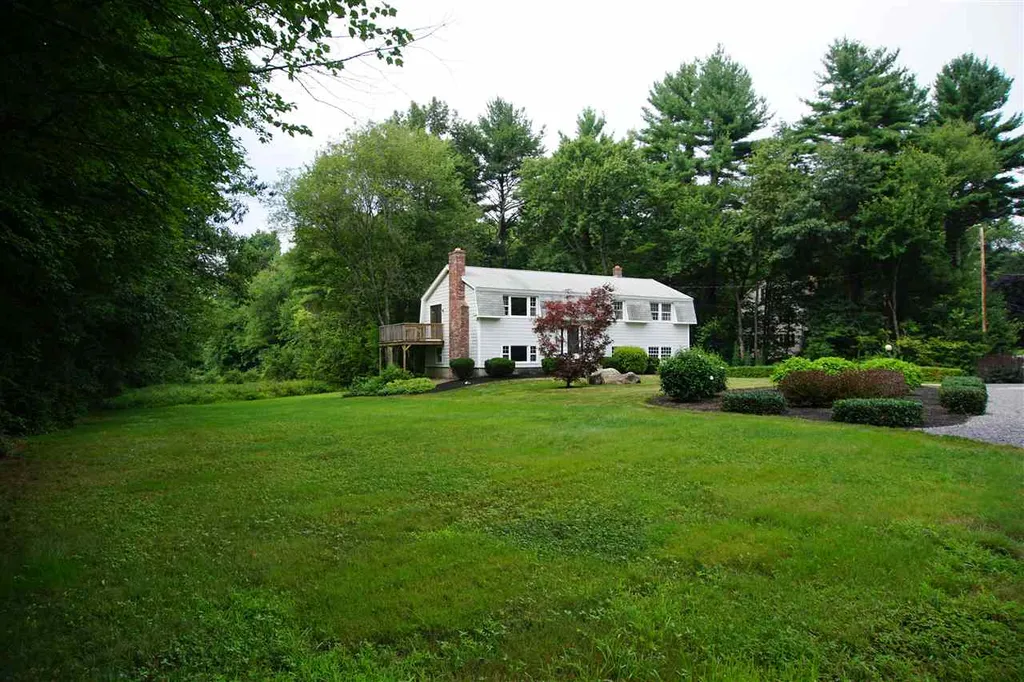 12 Westwood Drive Londonderry NH 03053
